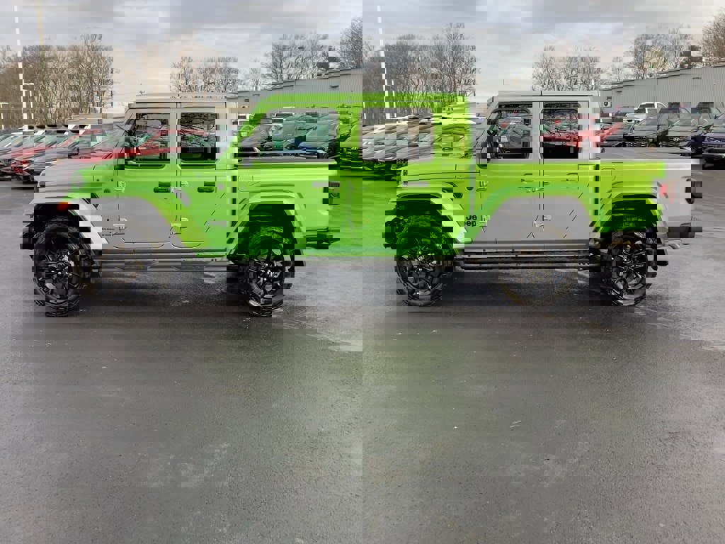 Used 2025 Jeep Gladiator Sport image 7