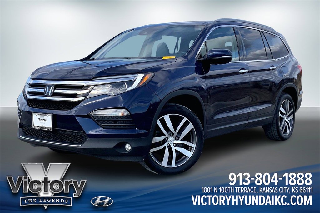 Used 2017 Honda Pilot Touring image 1