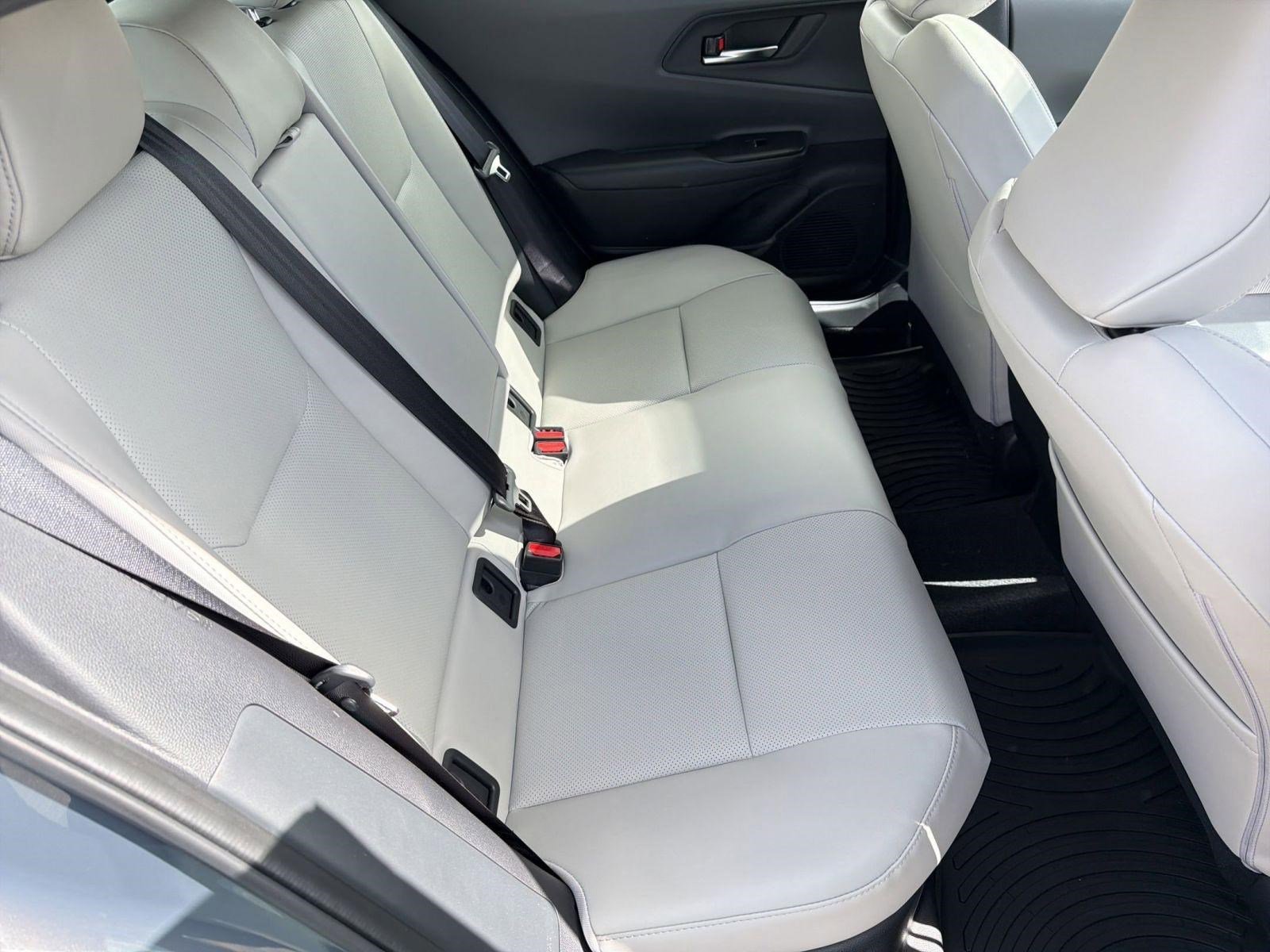 Used 2025 Toyota Prius XLE image 30