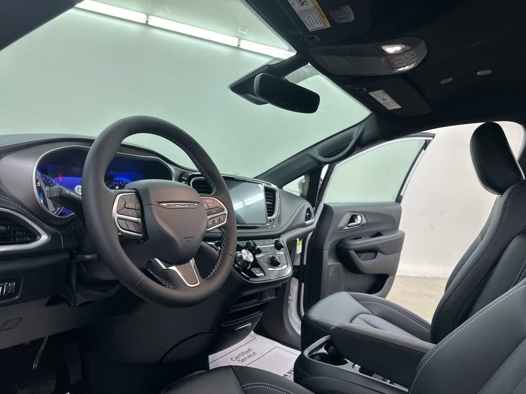 New 2027 Chrysler Pacifica Select FWD image 29