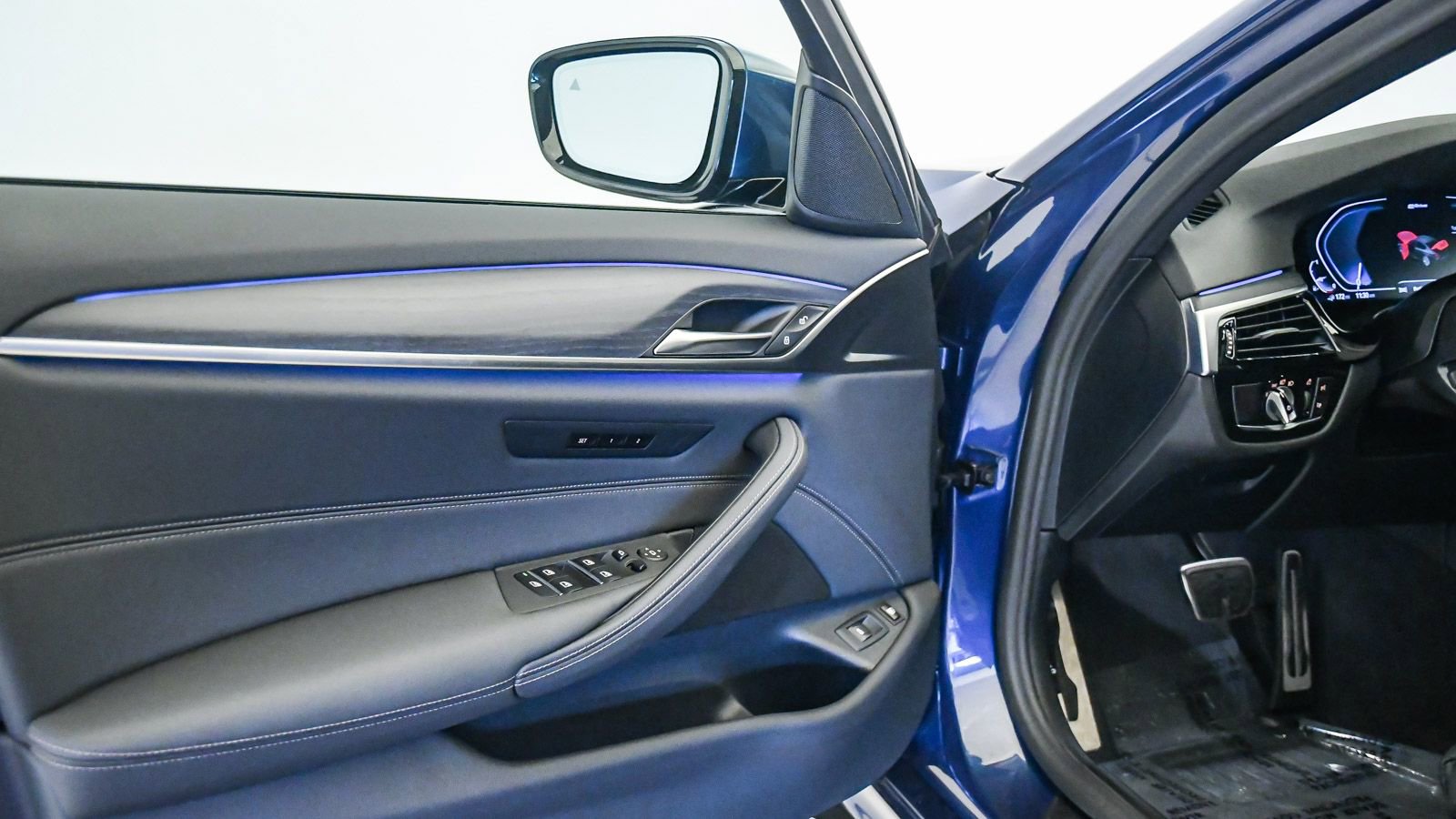 Certified 2023 BMW 530e w/ M Sport Package image 27