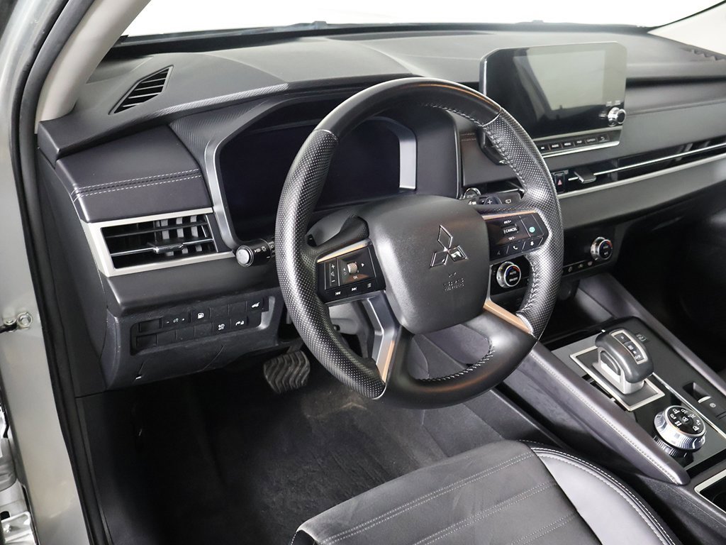 Used 2024 Mitsubishi Outlander SE image 30