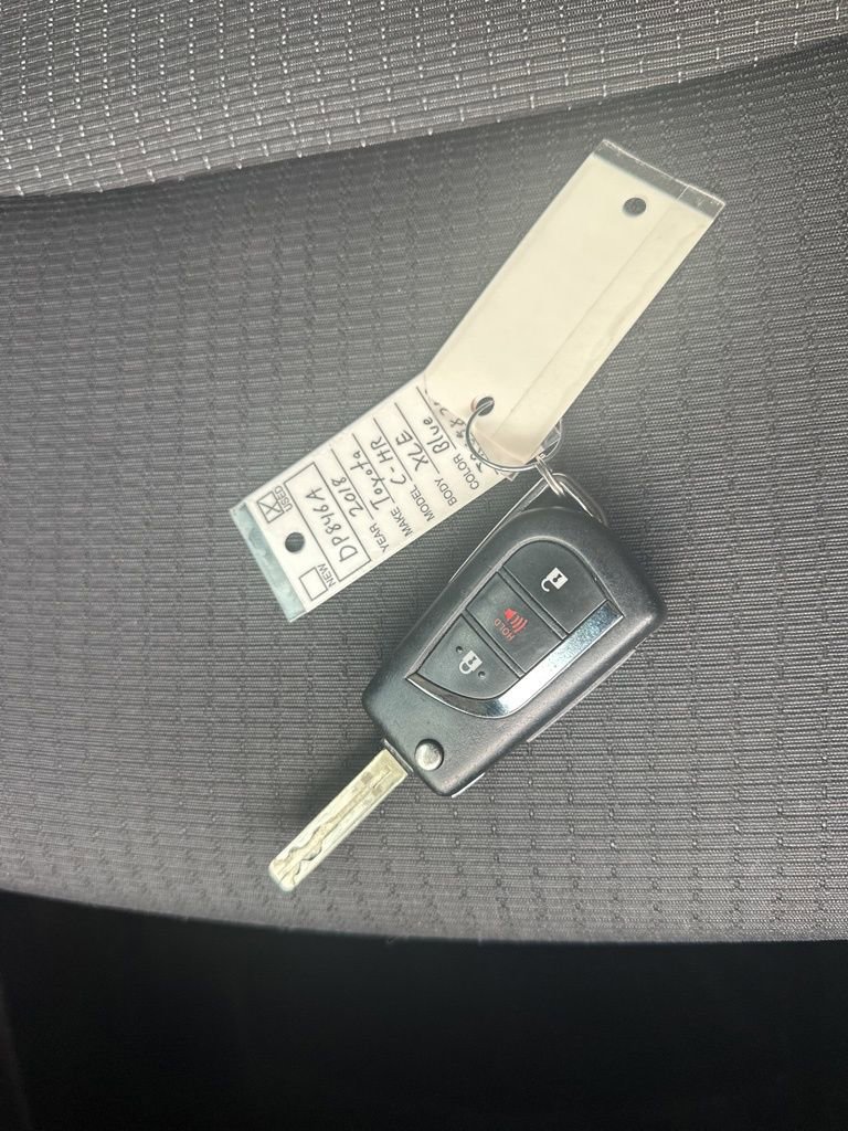 Used 2018 Toyota C-HR XLE image 31