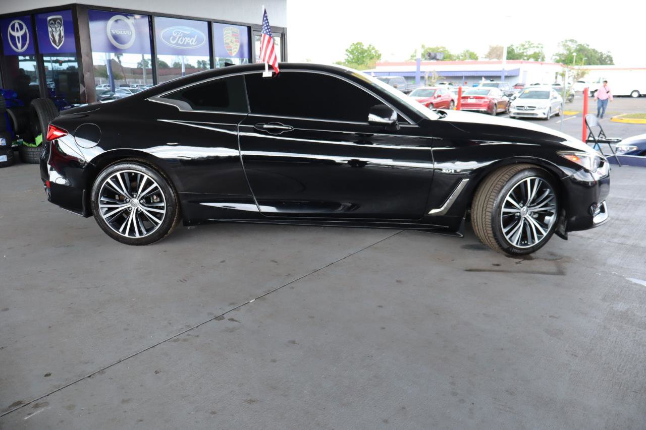 Used 2019 INFINITI Q60 3.0t Luxe w/ Essential Package image 6