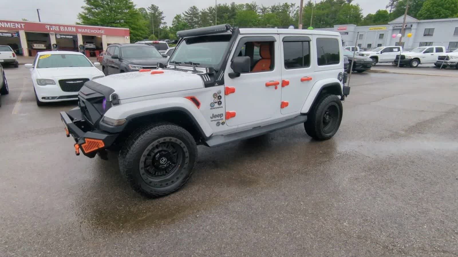 Used 2019 Jeep Wrangler Unlimited Sahara w/ Cold Weather Group AWD/4WD image 4