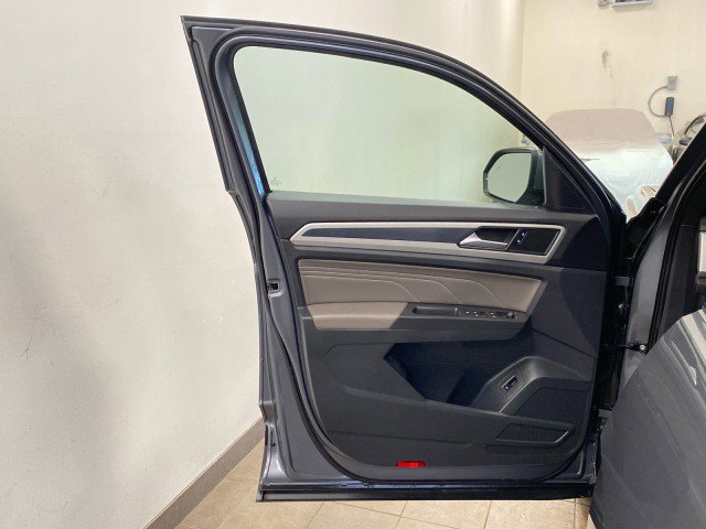 Used 2023 Volkswagen Atlas Cross Sport SEL AWD/4WD image 16