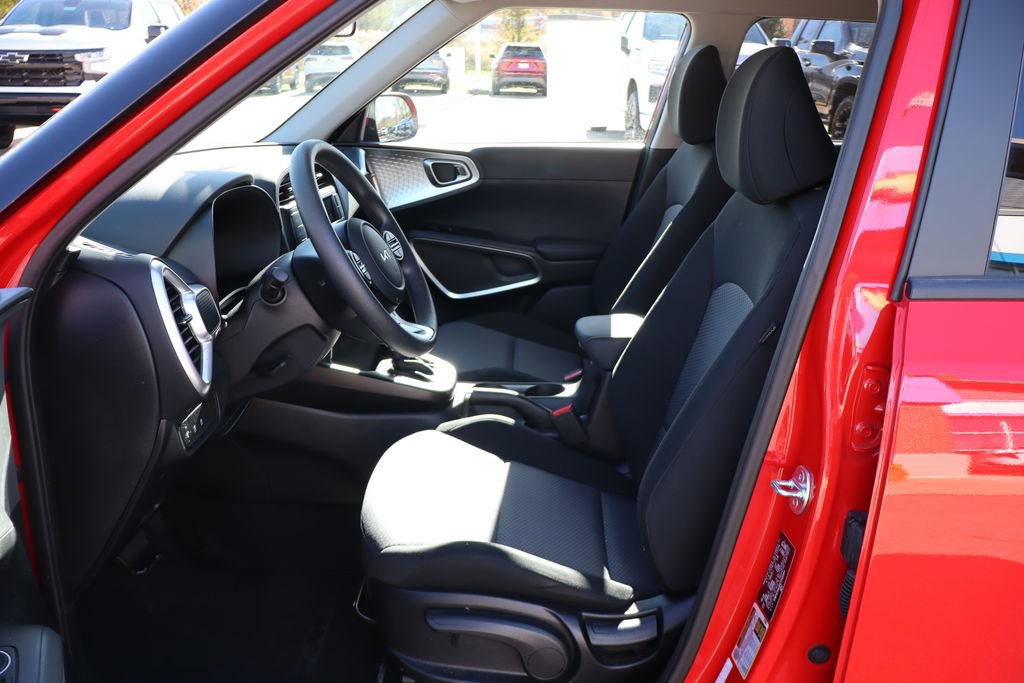 Used 2025 Kia Soul LX w/ Option Group 015 image 9
