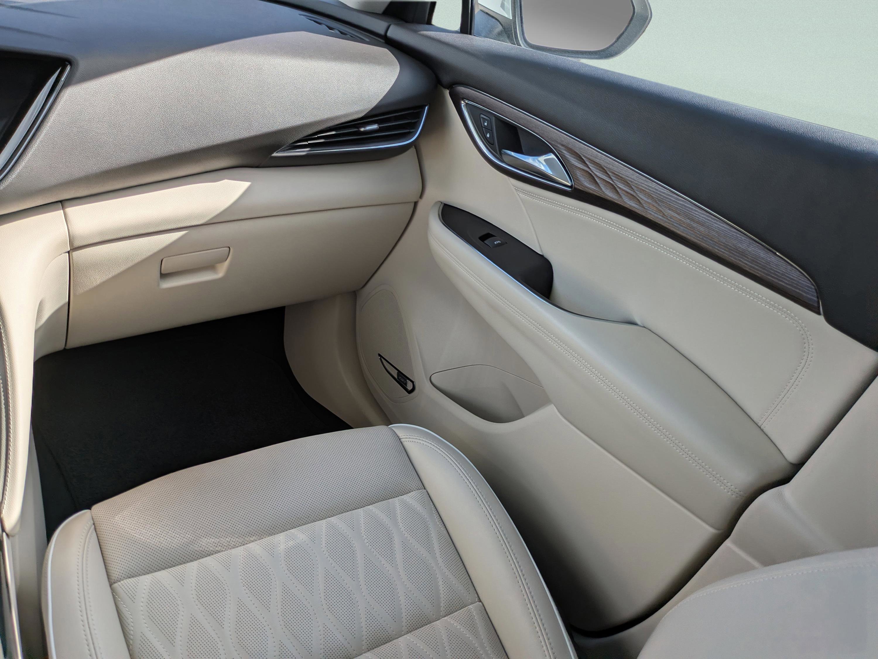 Used 2023 Buick Envision Avenir image 18