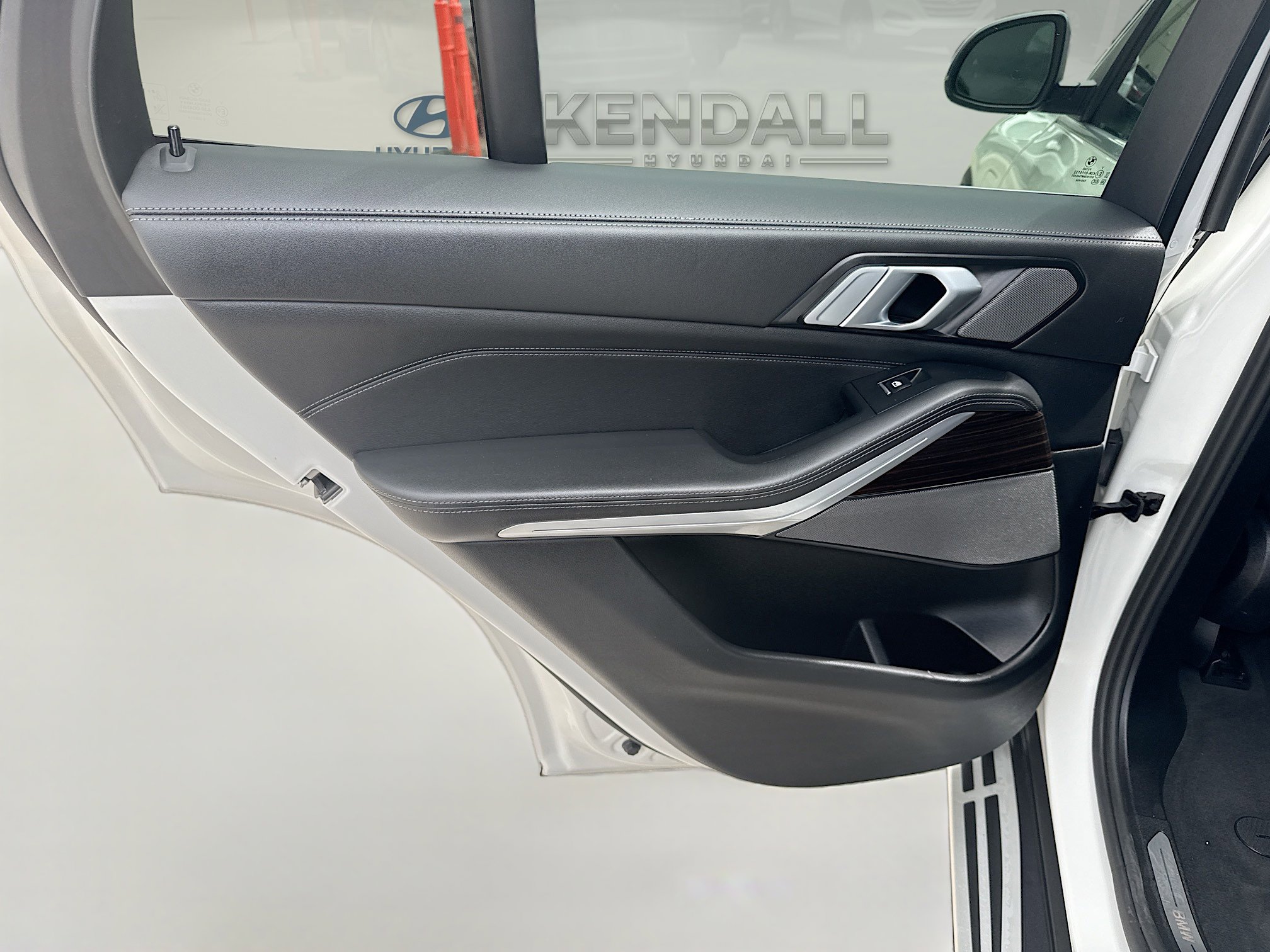 Used 2025 BMW X5 xDrive50e image 23