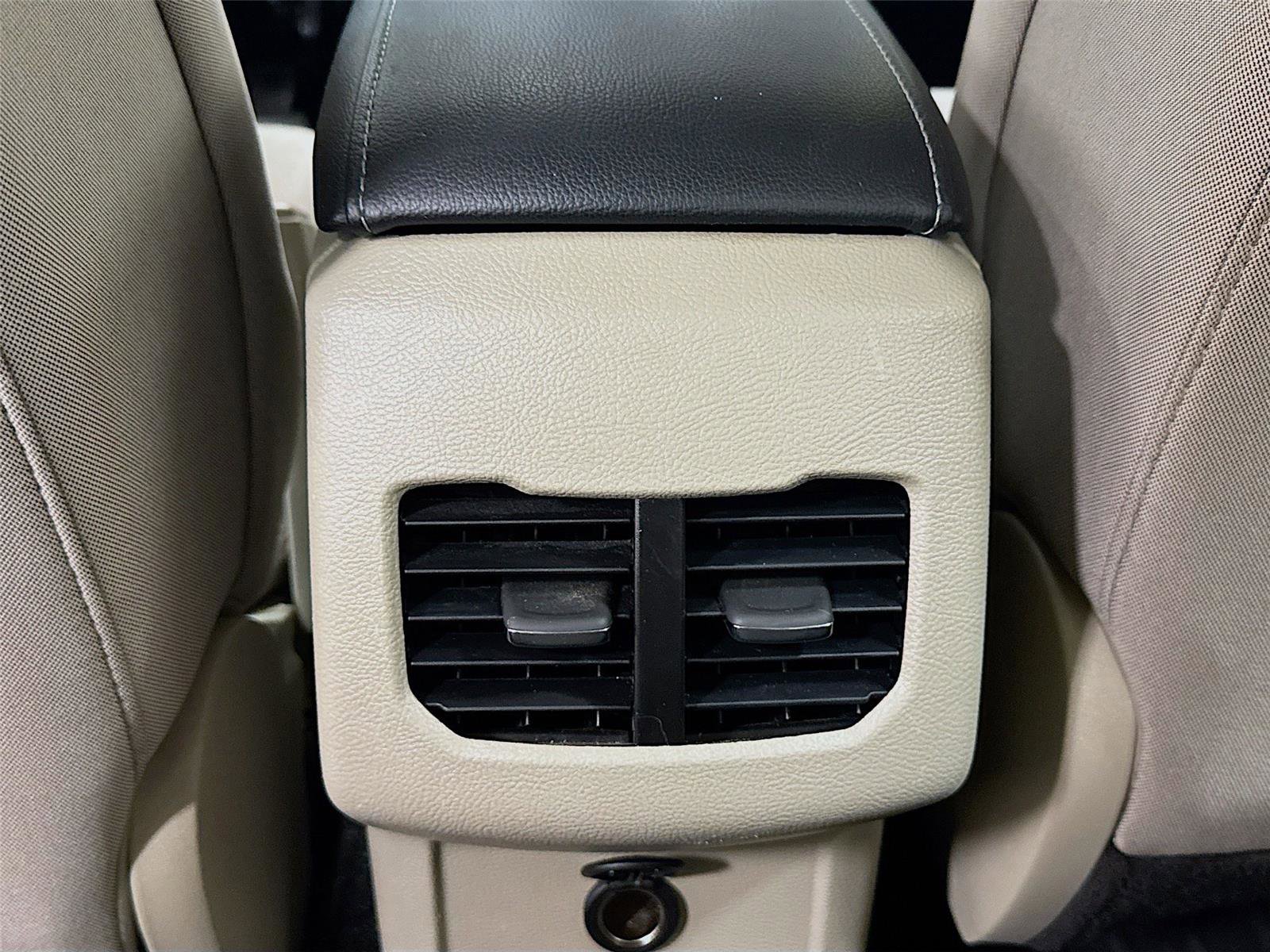 Used 2019 Ford Fusion SE image 24