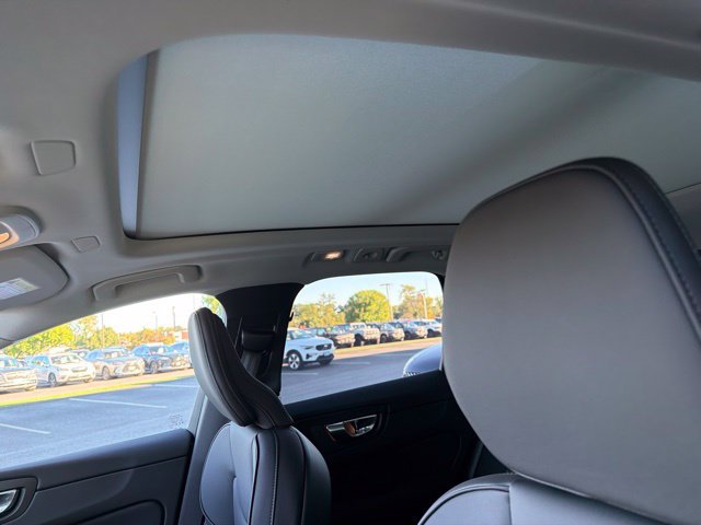 New 2027 Volvo XC60 B5 Plus AWD/4WD image 16