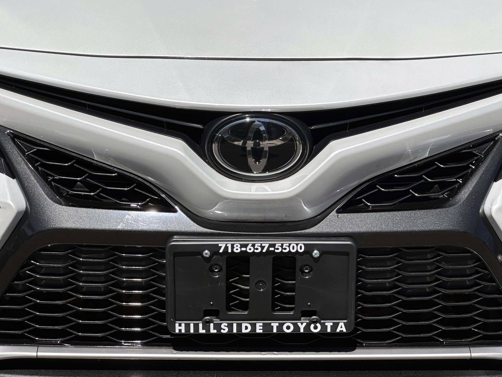 Used 2022 Toyota Camry XSE image 9