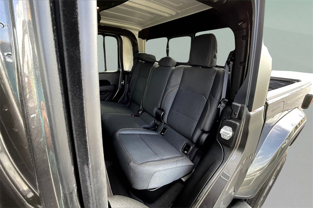 New 2025 Jeep Gladiator Sport image 26