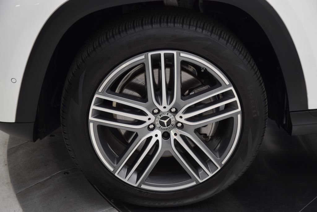 Used 2025 Mercedes-Benz GLS 450 4MATIC image 12