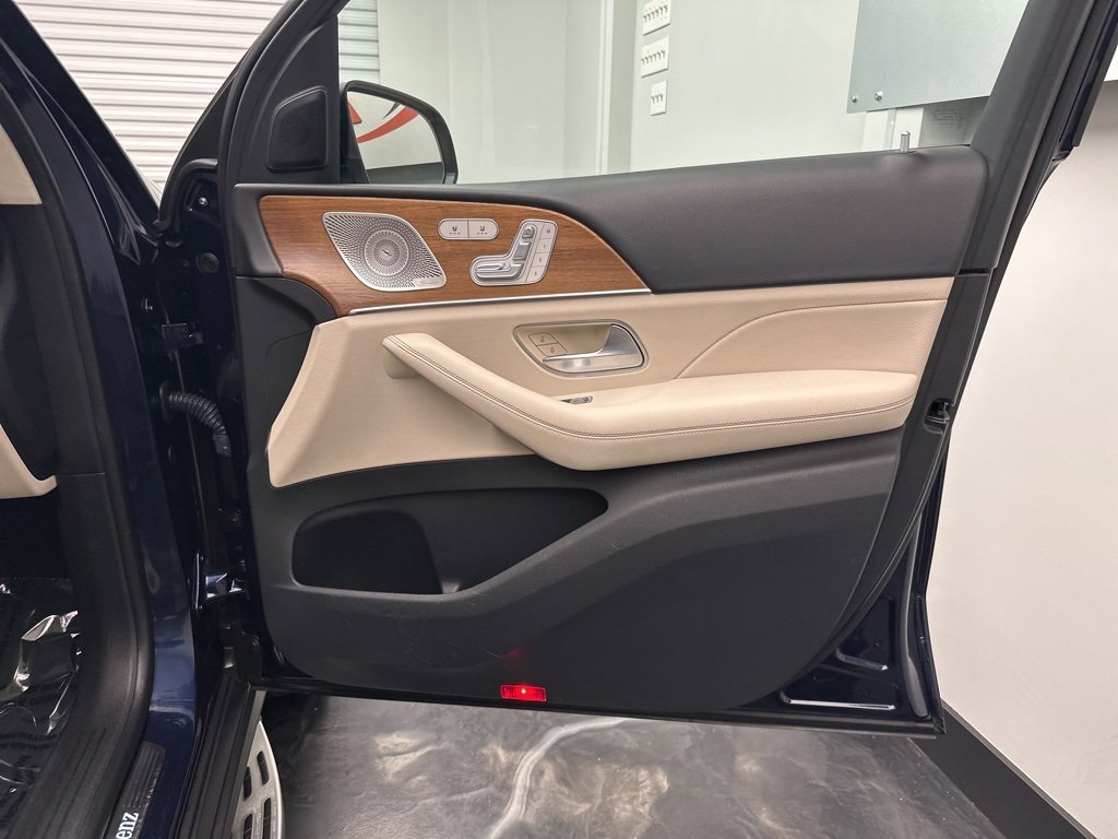 Used 2022 Mercedes-Benz GLS 450 4MATIC image 10