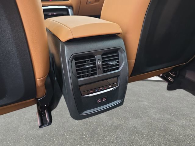 Used 2024 BMW 330i xDrive 330i xDrive w/ Convenience Package image 33