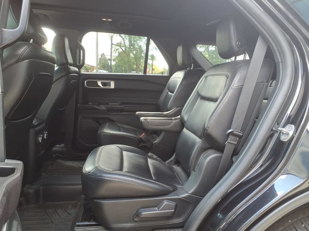 Used 2020 Ford Explorer XLT w/ Equipment Group 202A AWD/4WD image 25