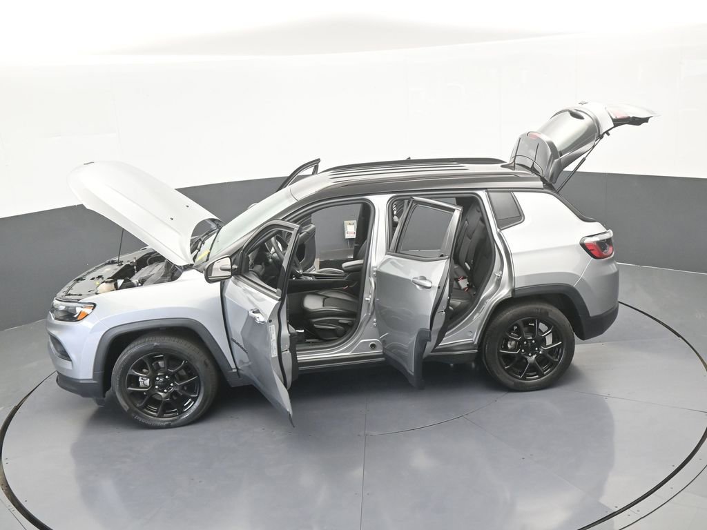 Used 2022 Jeep Compass Latitude FWD image 60