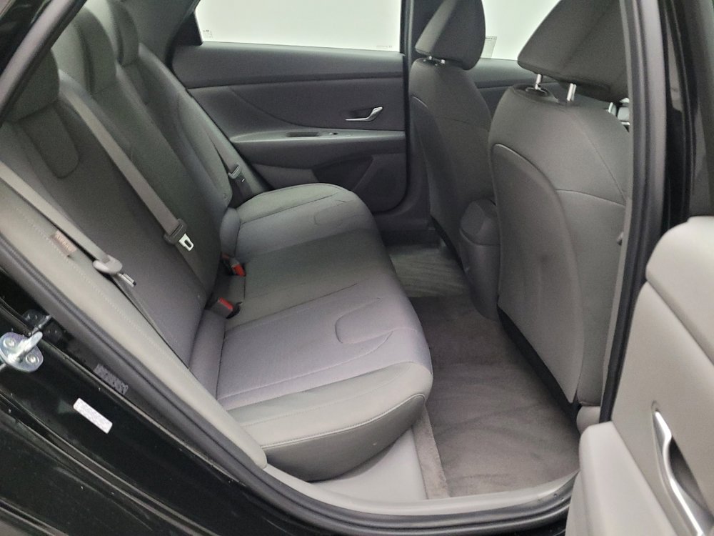 Used 2025 Hyundai Elantra SE image 19