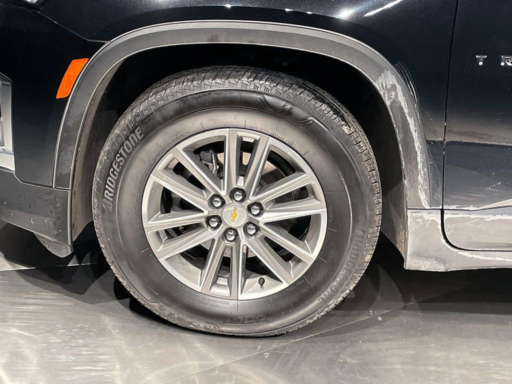 Used 2023 Chevrolet Traverse LT image 37