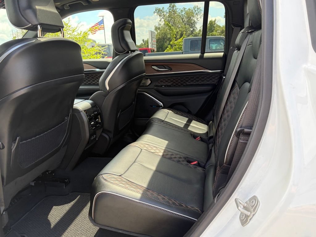 Used 2024 Jeep Grand Cherokee Summit AWD/4WD image 40