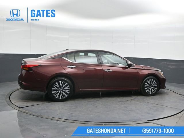 Used 2023 Nissan Altima 2.5 SV image 3