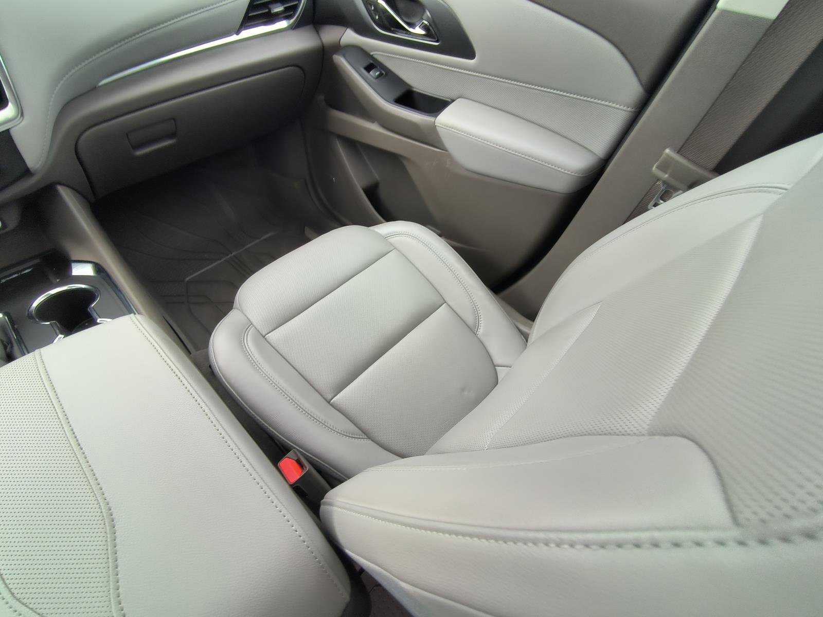 Used 2021 Chevrolet Traverse Premier FWD image 15