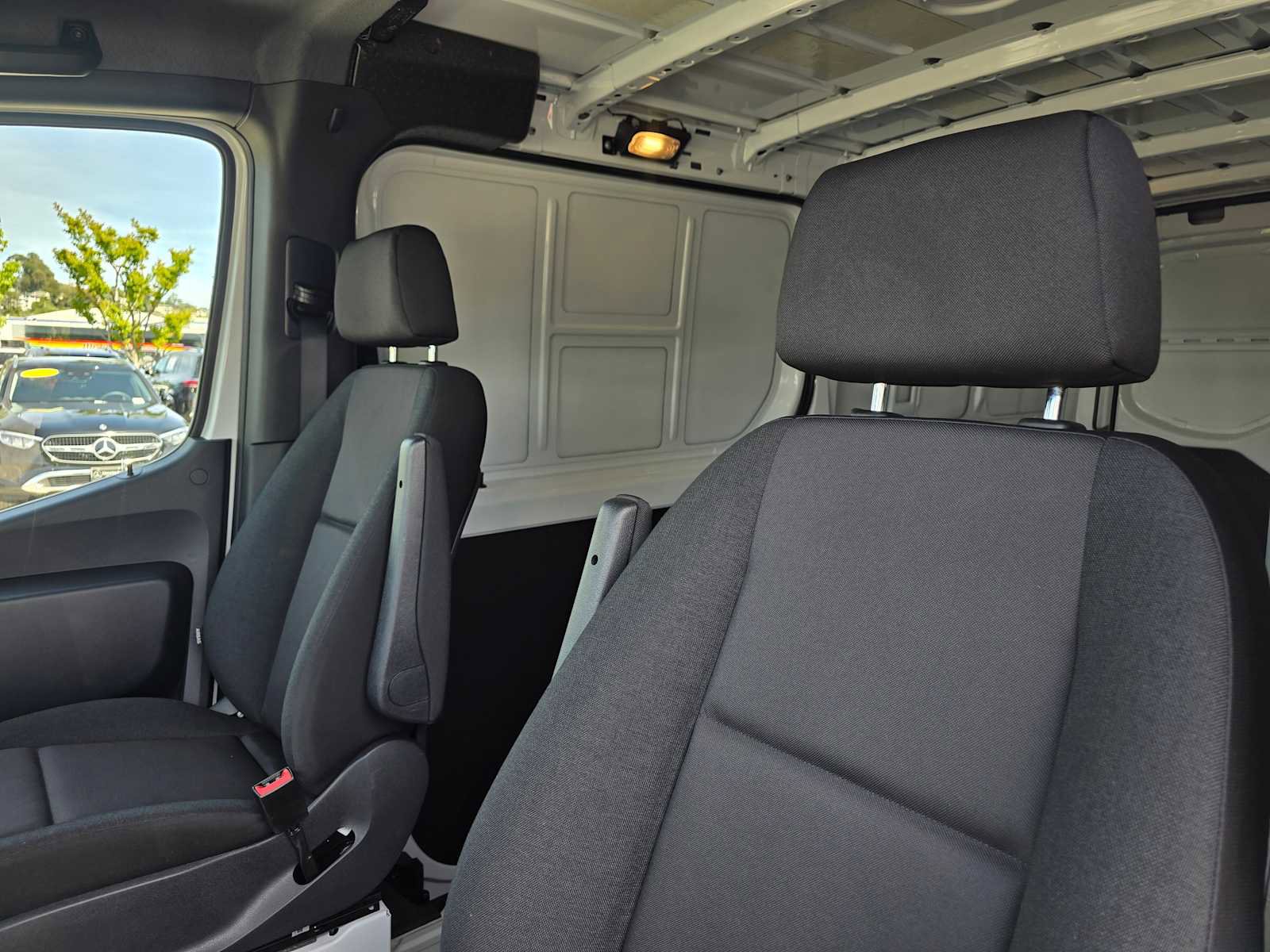 Used 2025 Mercedes-Benz Sprinter 2500 image 21