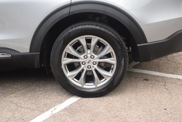 Used 2022 Ford Explorer XLT w/ Equipment Group 202A AWD/4WD image 29