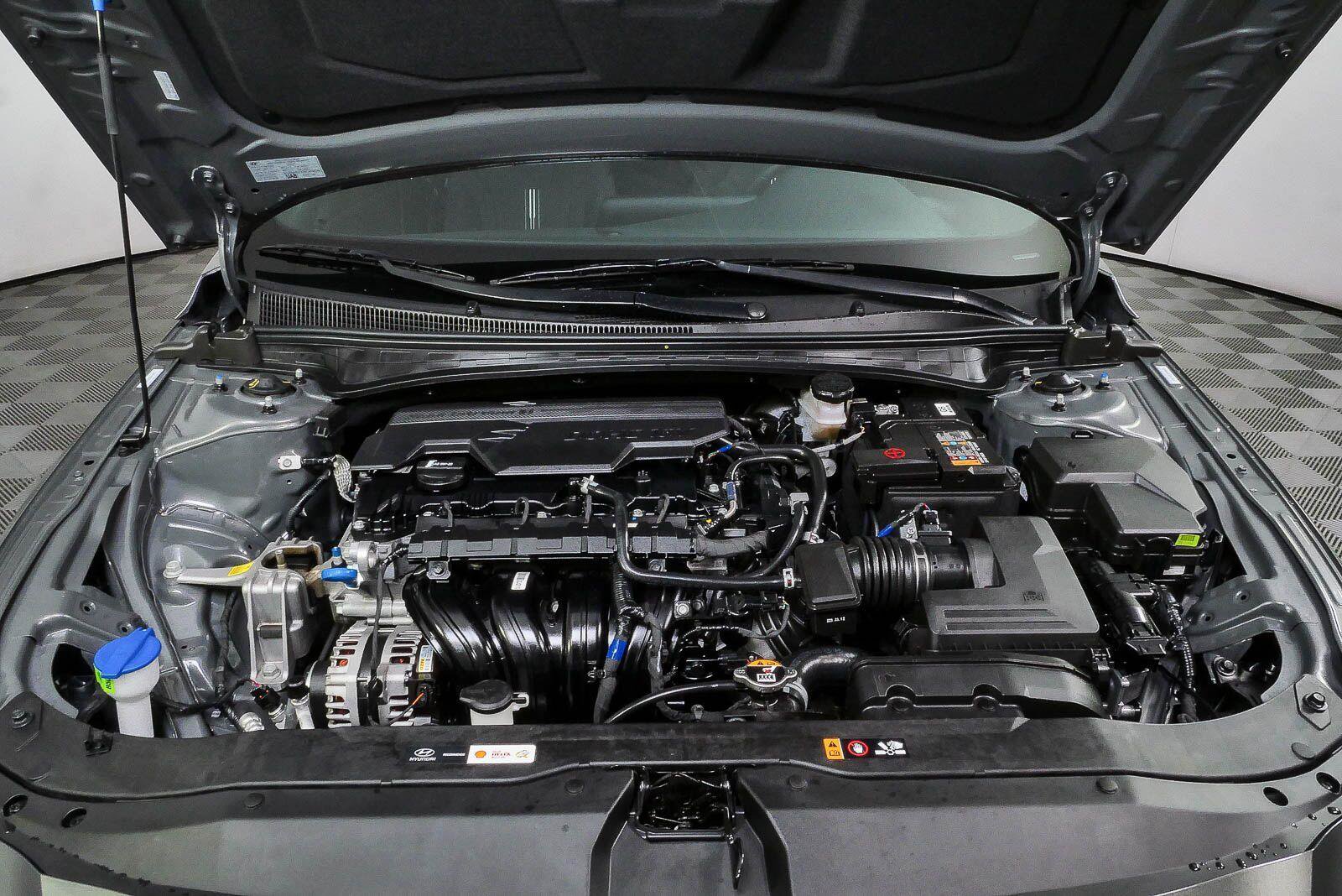 Certified 2025 Hyundai Elantra Sport FWD image 31