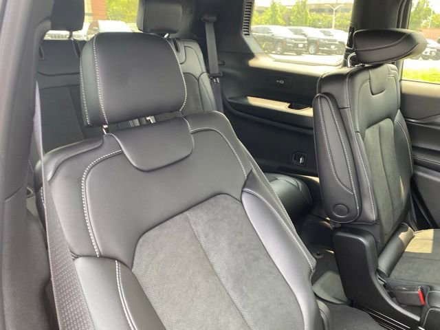 New 2025 Jeep Grand Cherokee L Altitude image 32