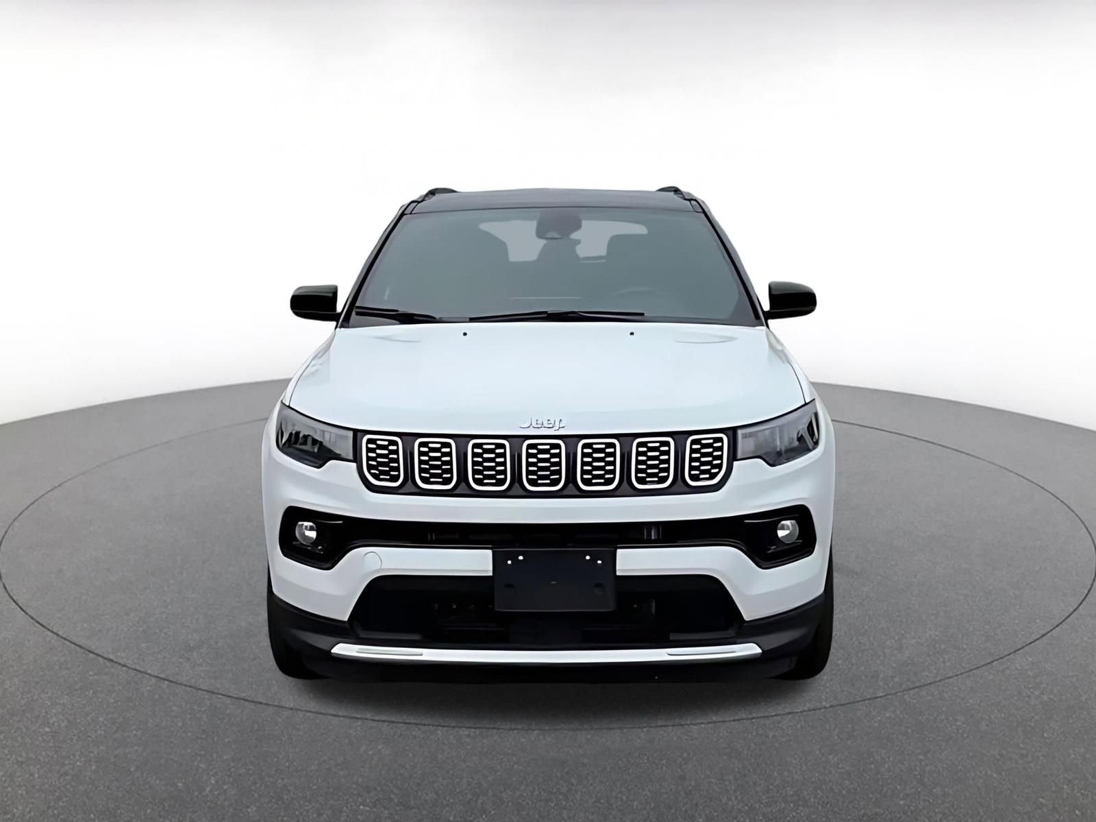 Used 2025 Jeep Compass Limited AWD/4WD image 4