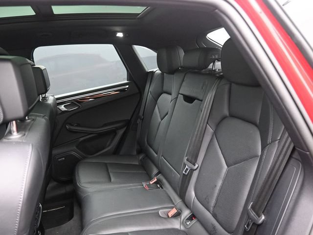 Certified 2022 Porsche Macan AWD/4WD image 22