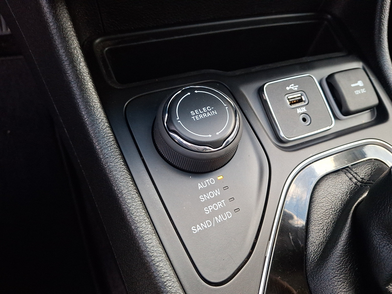 Used 2019 Jeep Cherokee Limited AWD/4WD image 24