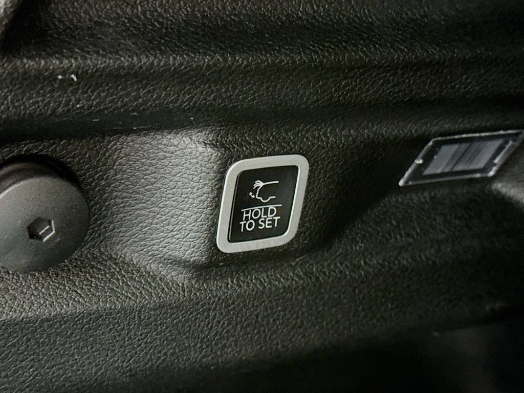 Used 2023 Jeep Grand Cherokee L Laredo AWD/4WD image 31