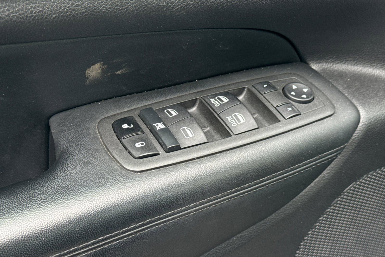Used 2022 Jeep Grand Cherokee Limited w/ Tech Group AWD/4WD image 13