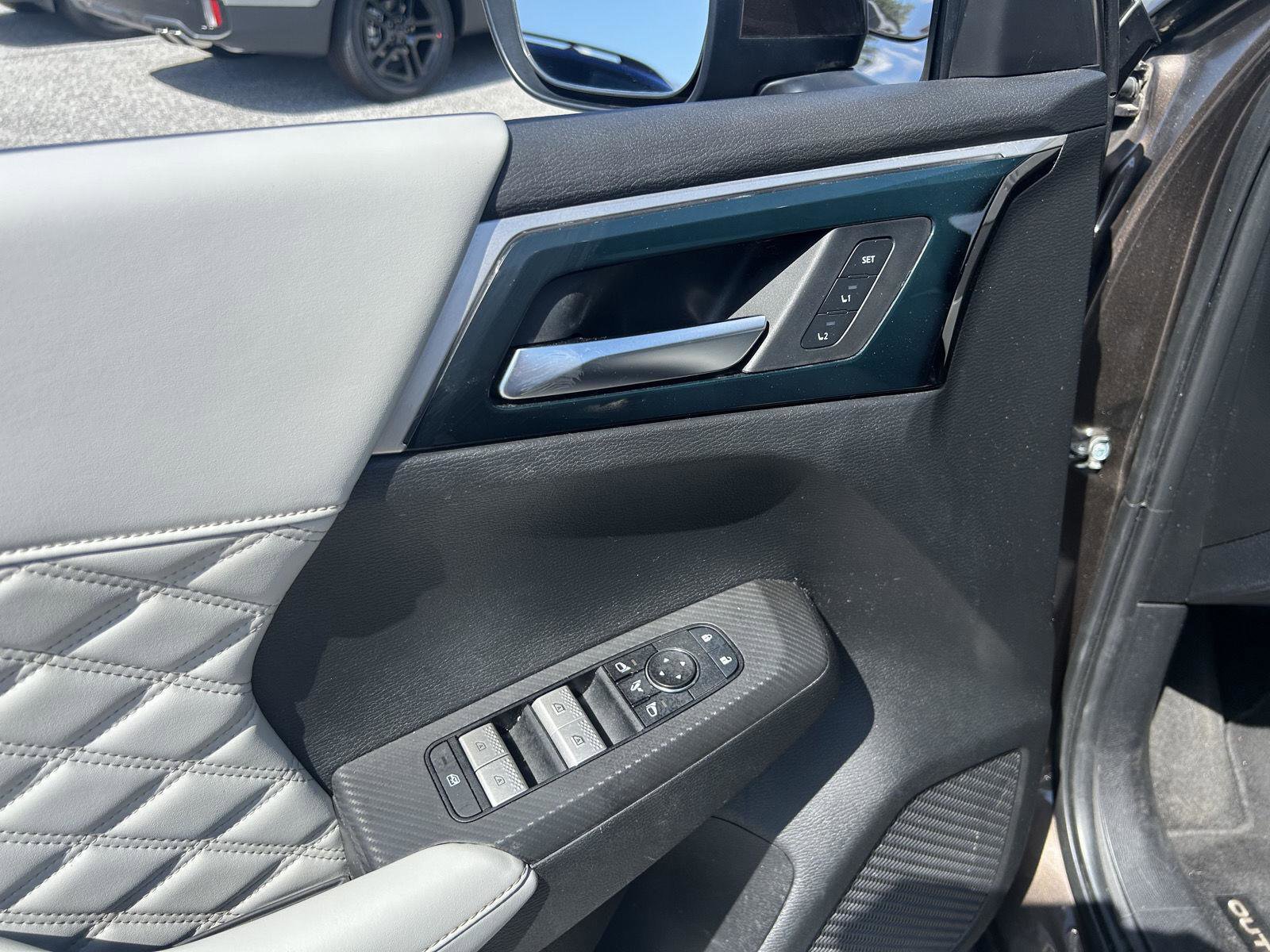 Used 2022 Mitsubishi Outlander SEL image 16