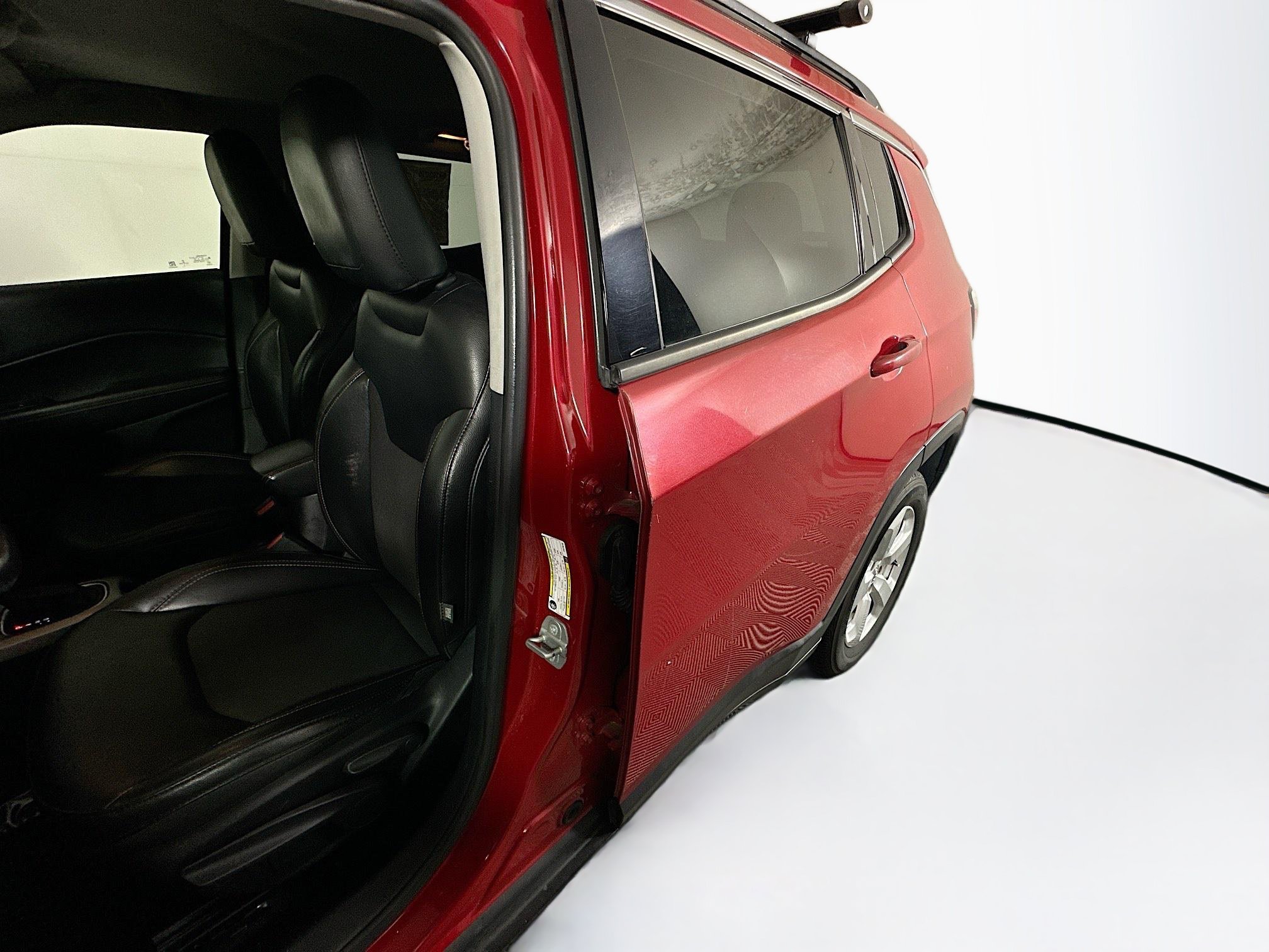 Used 2018 Jeep Compass Latitude FWD image 12