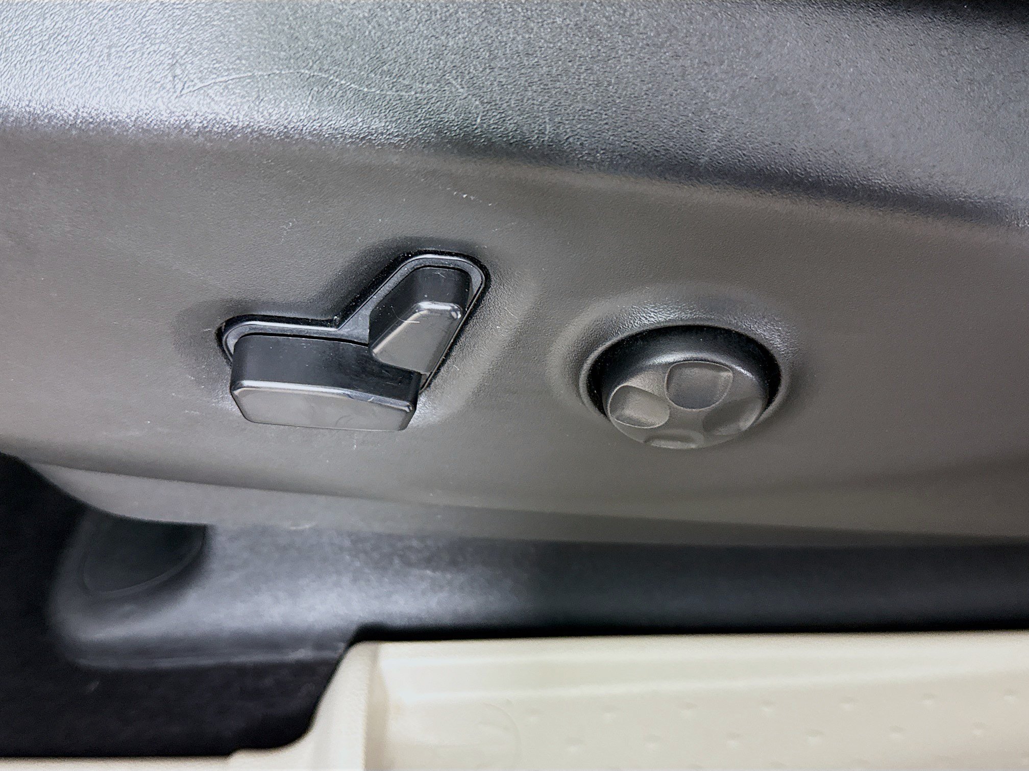 Used 2023 Chrysler Pacifica Touring-L FWD image 22