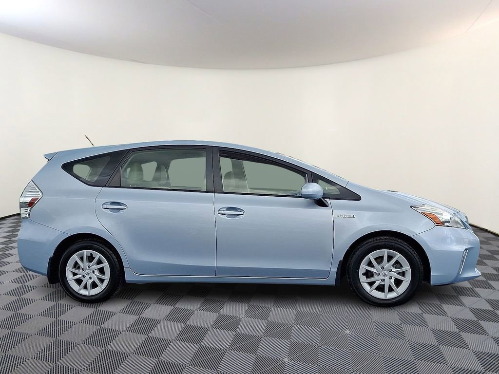Used 2014 Toyota Prius V Two image 10