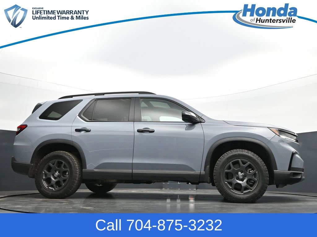 Used 2025 Honda Pilot TrailSport image 33