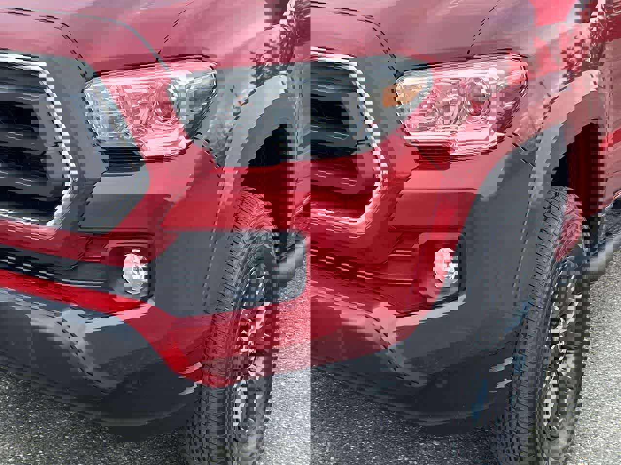 Used 2020 Toyota Tacoma SR5 image 32