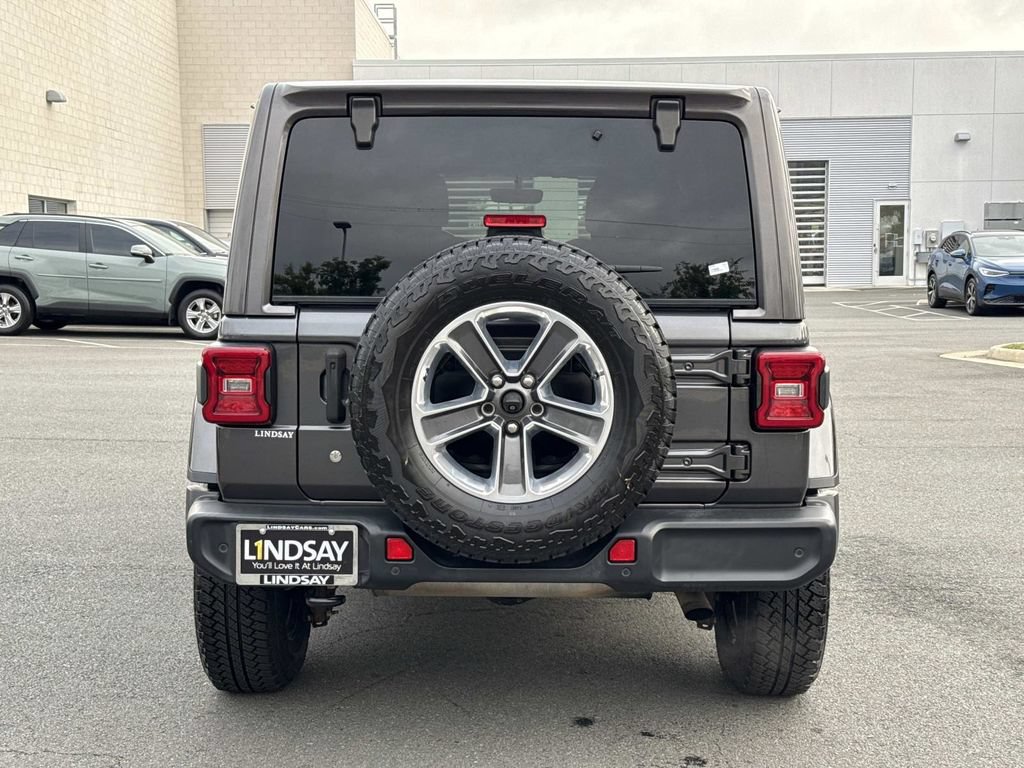 Used 2018 Jeep Wrangler Unlimited Sahara AWD/4WD image 4