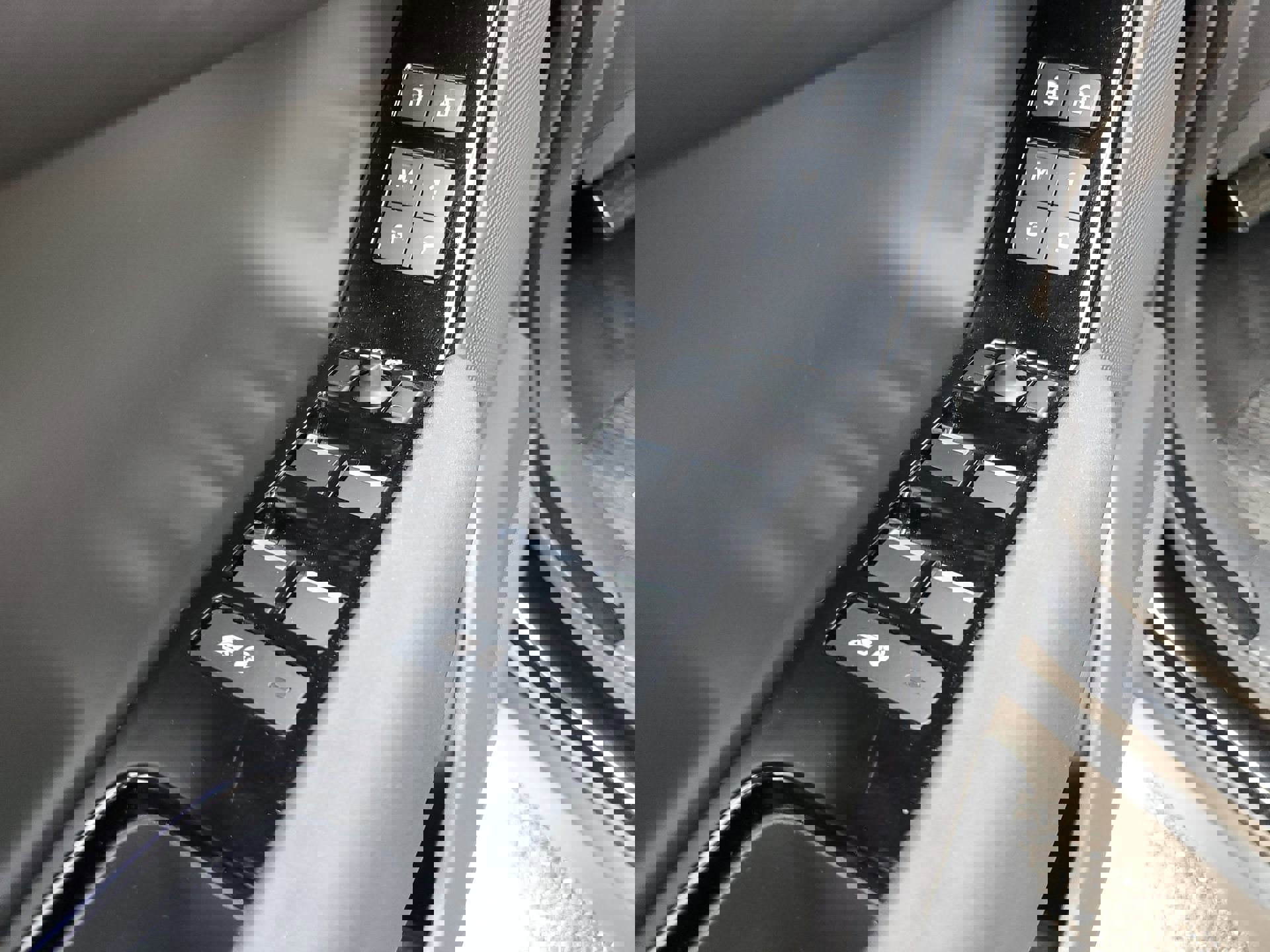 Used 2025 Land Rover Range Rover Velar Dynamic SE image 72