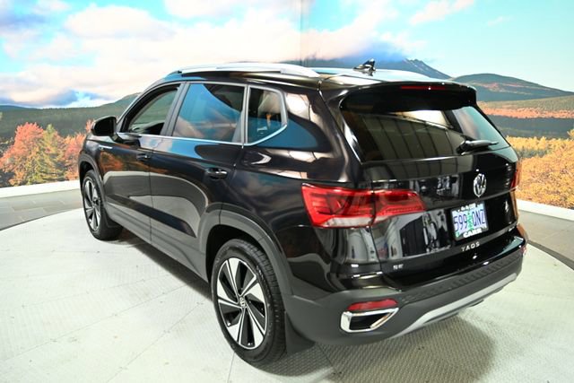 Used 2024 Volkswagen Taos SE image 11
