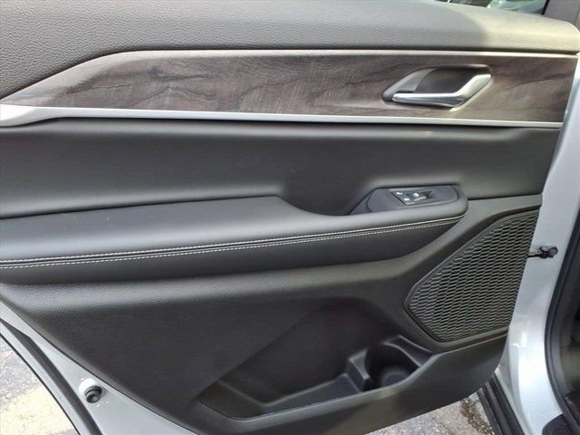 New 2025 Jeep Grand Cherokee L Limited w/ MOPAR Finishing Package image 11