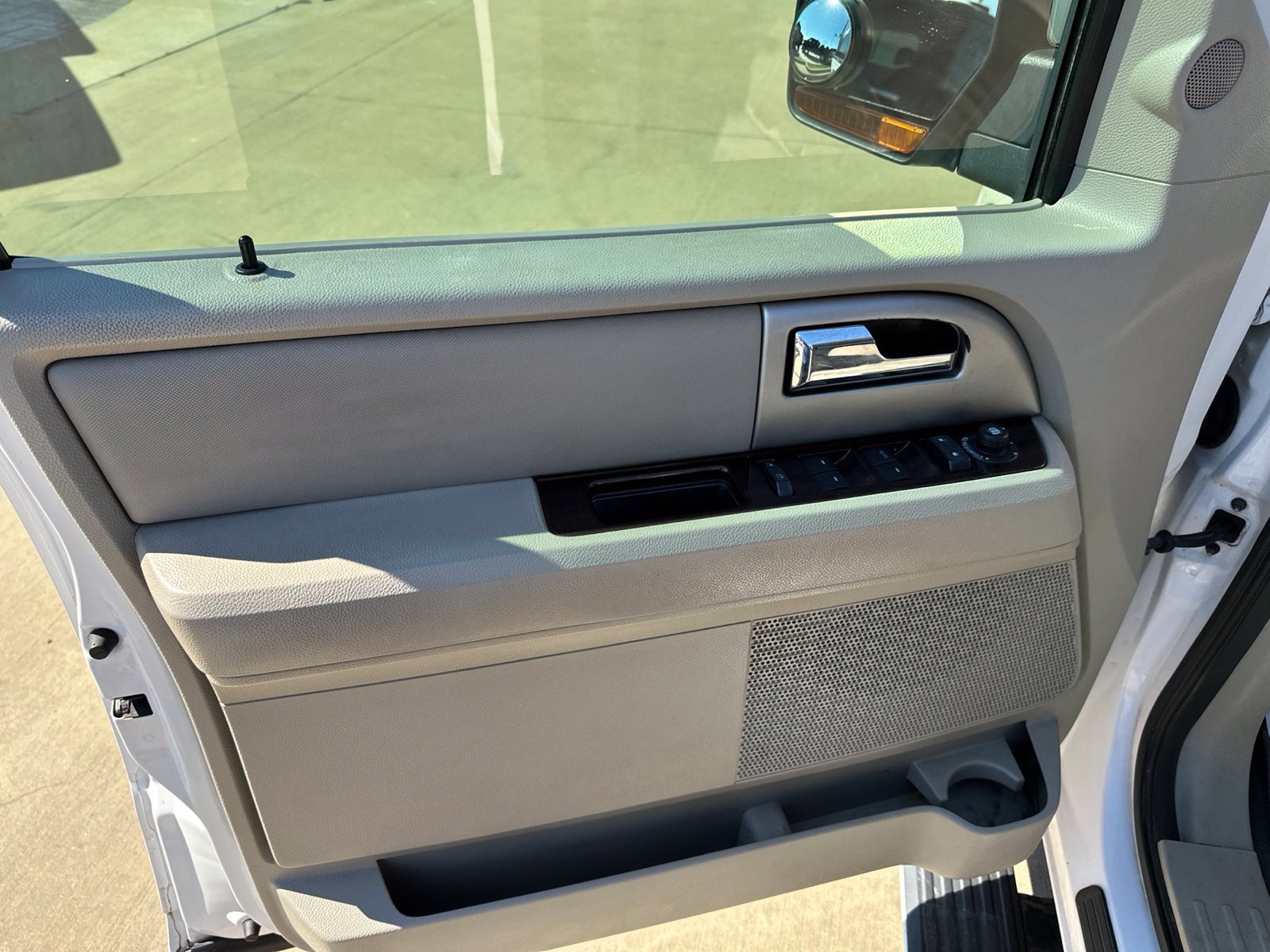 Used 2010 Ford Expedition Limited RWD image 18