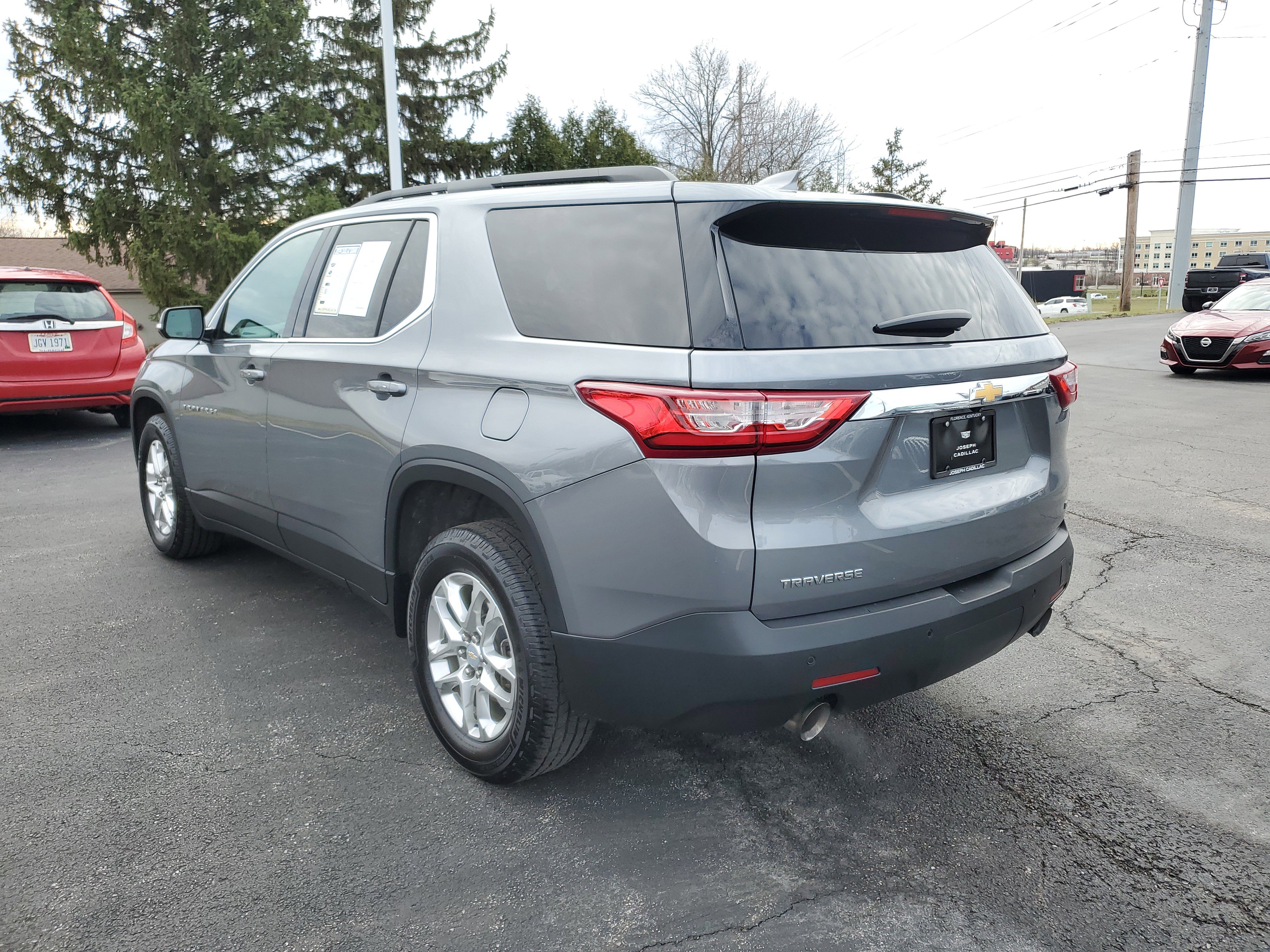 Used 2020 Chevrolet Traverse LT w/ Driver Confidence II Package image 2