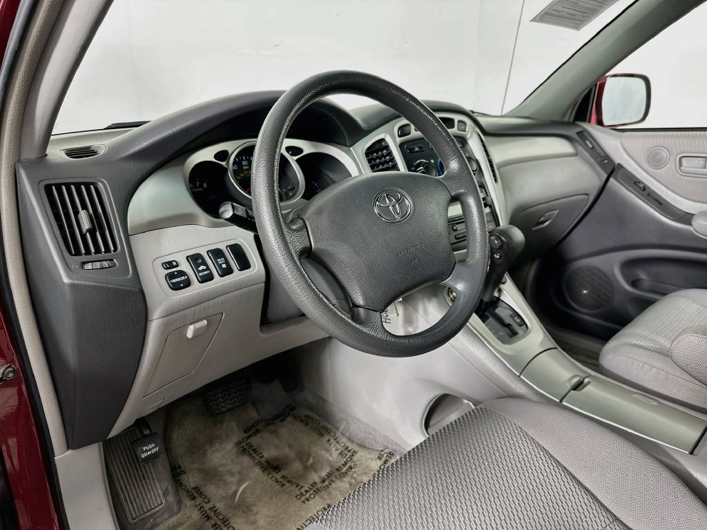Used 2005 Toyota Highlander 4WD V6 w/ Appearance Pkg image 10
