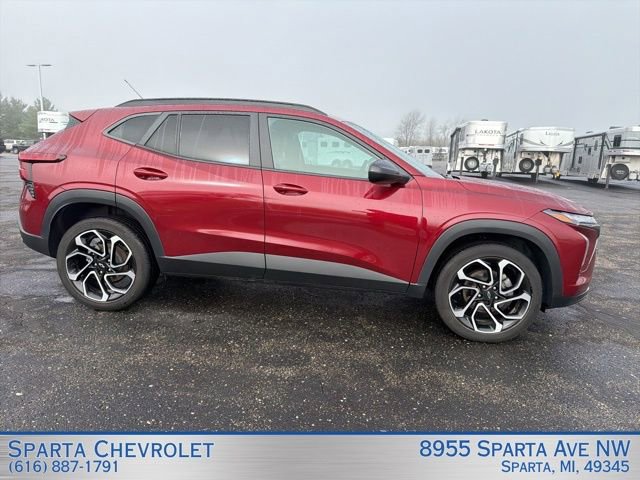 Used 2024 Chevrolet Trax RS image 2